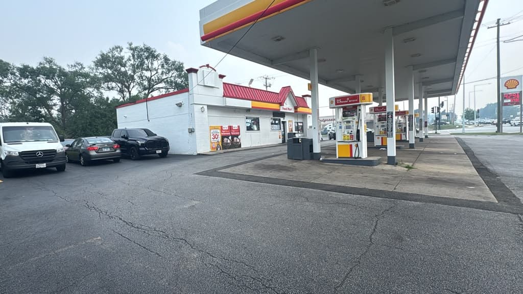 Tornado Country Club Hills - Shell Gas Station