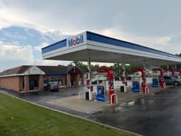 Tornado Richton Park - Mobil Gas Station